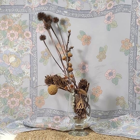 Dried organic leaves, seeds, branches, and flowers. - Picture 1 of 4